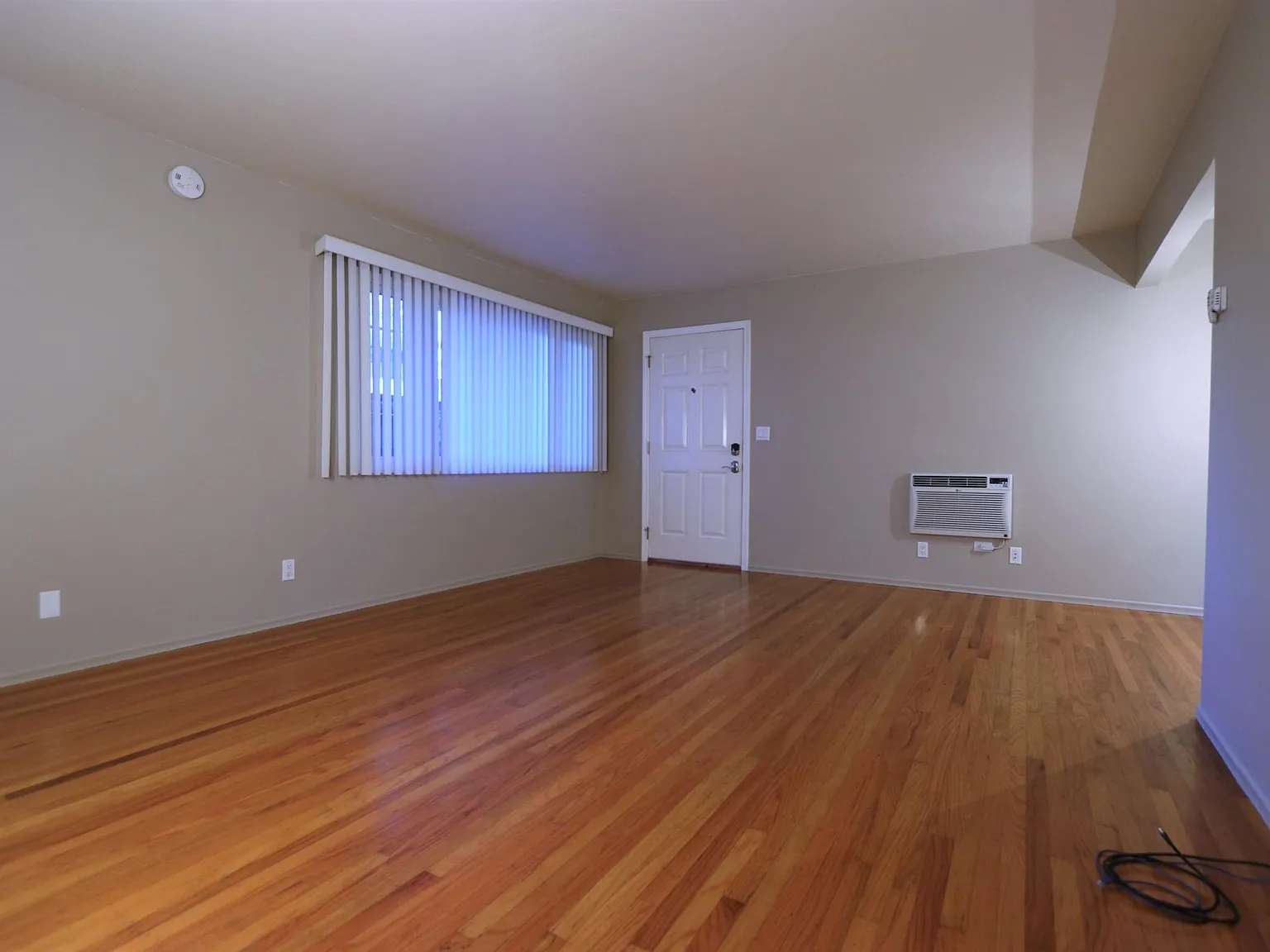 2 bed, 800 sqft, $4,095 — Photo 4