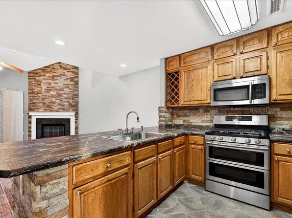 166 River Breeze Dr, Charleston, SC 29407