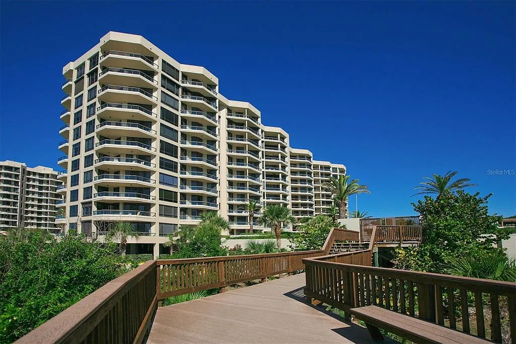 2 bed, 2.5 bath, 2135 sqft, $15,000 — Photo 1