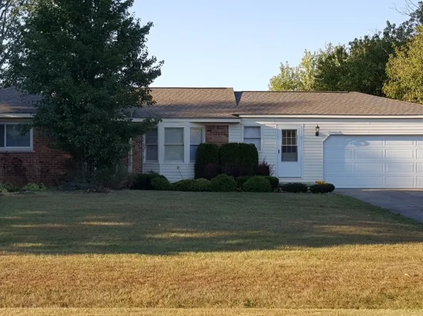 61034 Fairland Dr, South Lyon, MI 48178