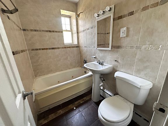 4th image of 2465 Kennedy Blvd #2F