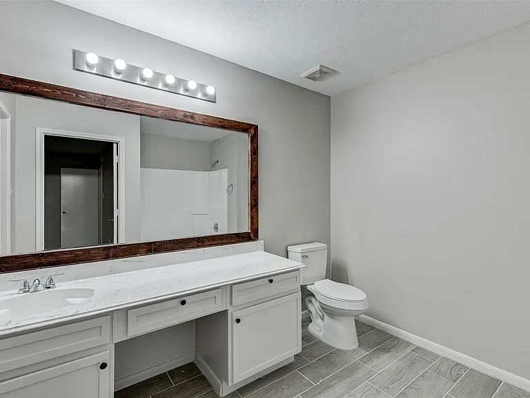 7815 Barnhill Dr — Photo 30