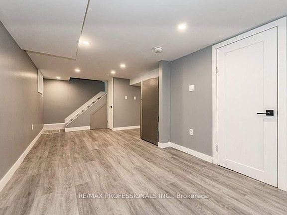 2nd image of 15 Wexford Ave N