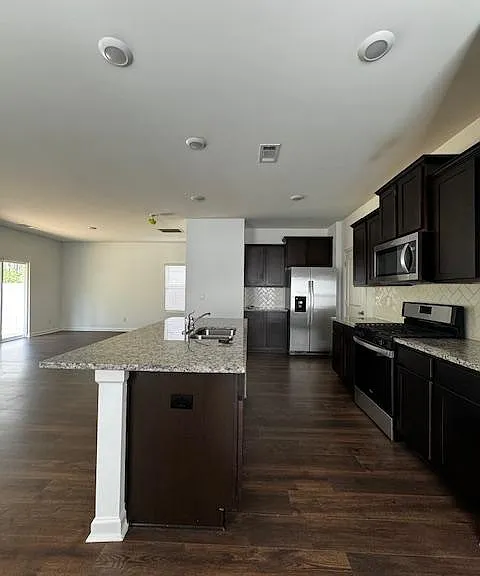 240 Chelsea Park Dr — Photo 12