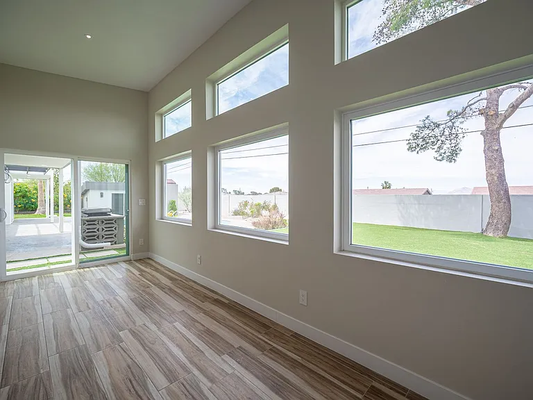 330 E Country Club Dr — Photo 67