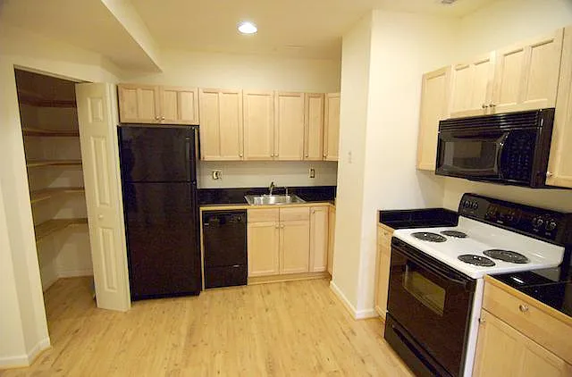 1108 5th St NW #B — Photo 5