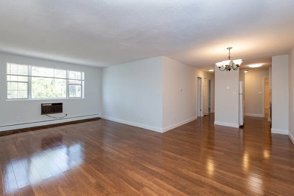 2 bed, 1.0 bath, 890 sqft, $3,300 — Photo 3