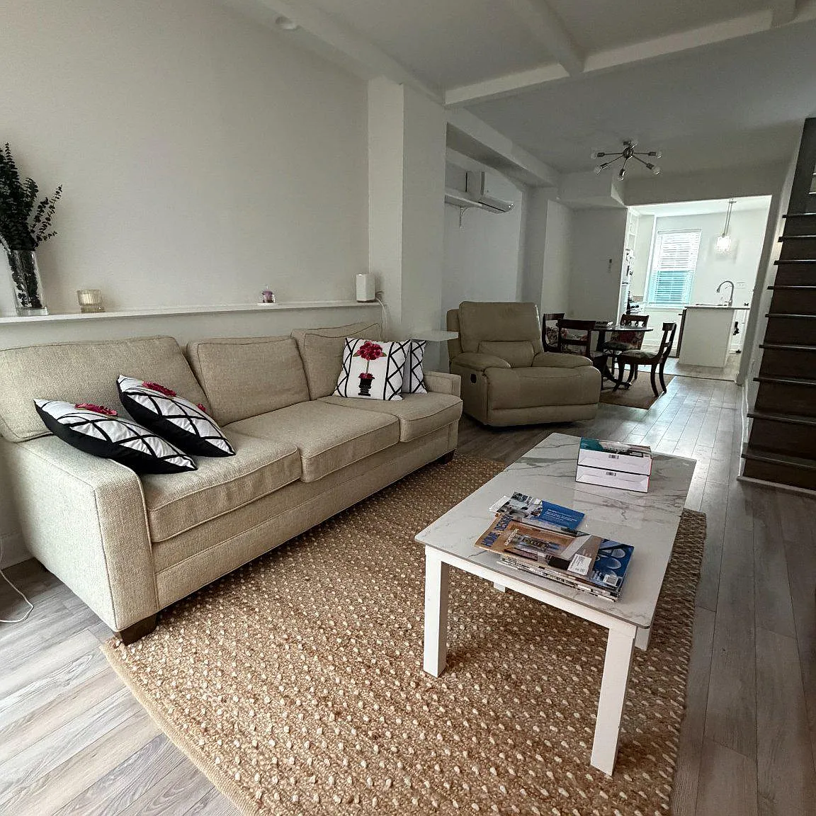 2 bed, 2.0 bath, 1008 sqft, $2,500 — Photo 2