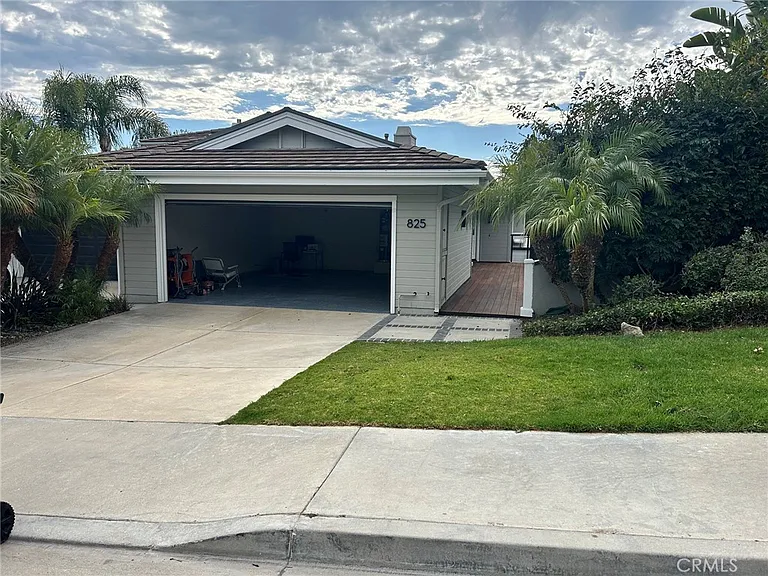 825 Hibiscus Ct — Photo 43