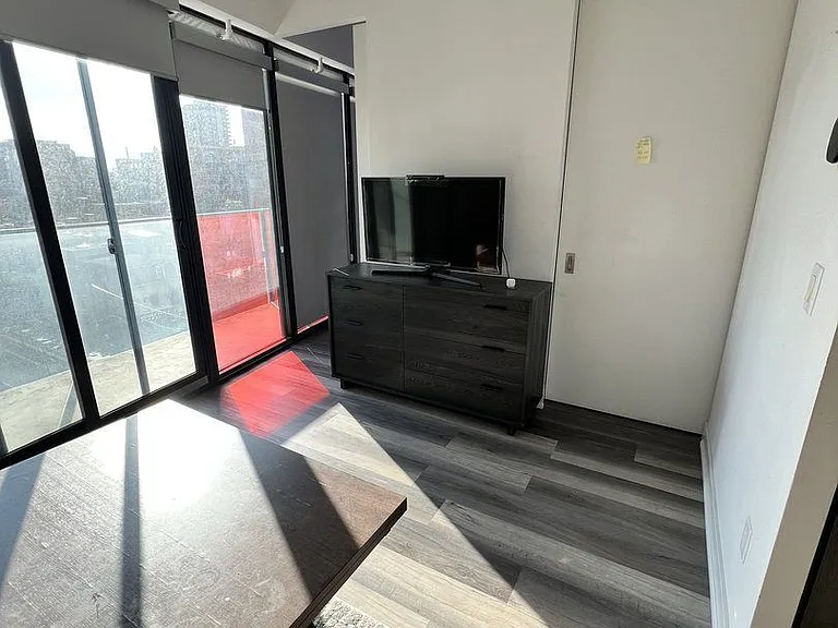 215 Queen St W #605C — Photo 6