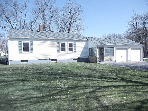 5th image of 215 E Harmon Dr