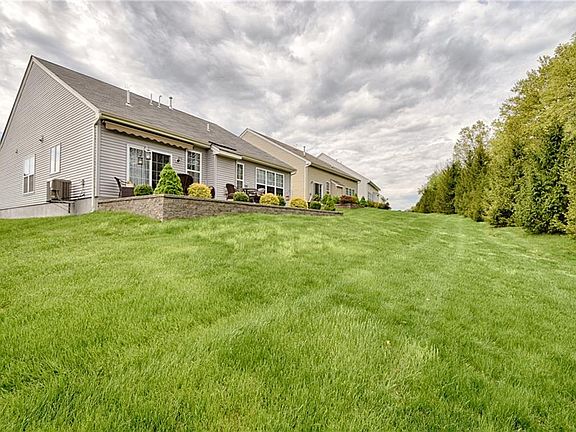 4th image of 72 Jasmine Dr