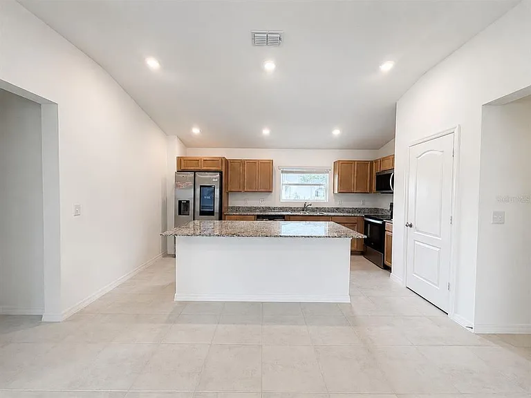 2717 Raindrop Run St — Photo 8