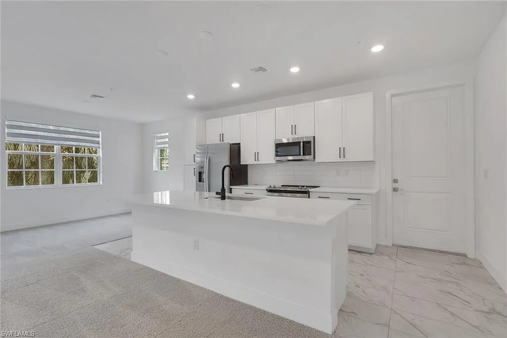 2 bed, 2.5 bath, 1443 sqft, $2,300 — Photo 3