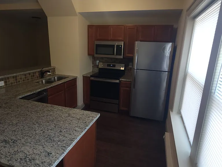 1416 E State St Apartments — Photo 2