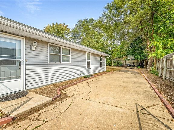 4th image of 432 Winona Dr