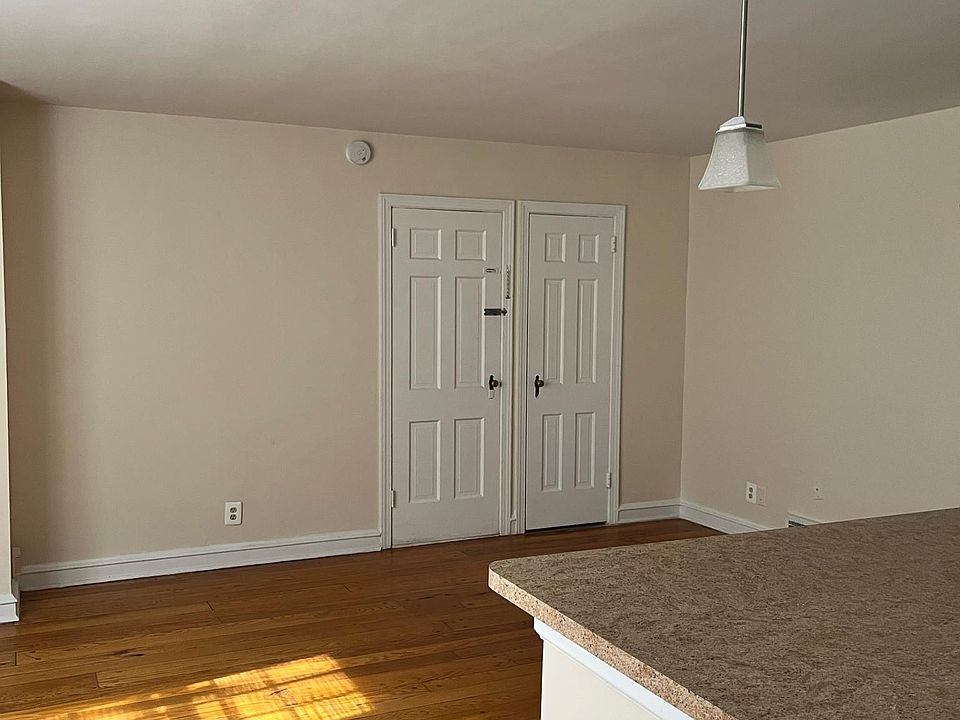 1st image of 2825 W Queen Ln #A