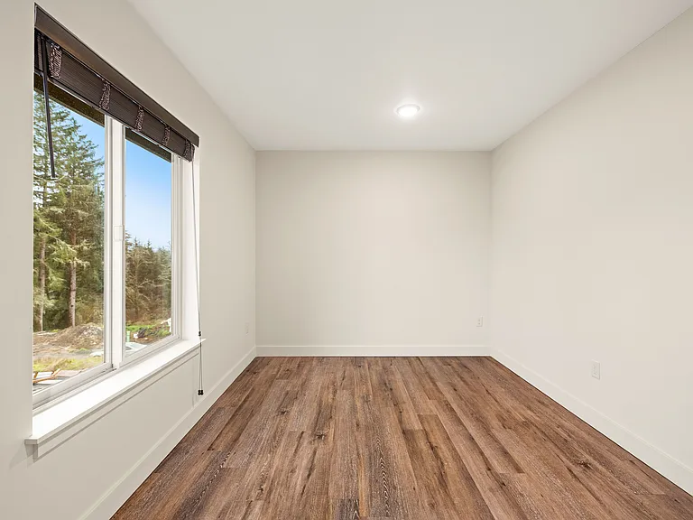 Latitude 46 Apartments — Photo 23