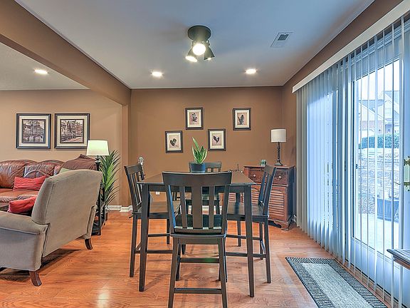 5th image of 1725 Lakeview Dr #47