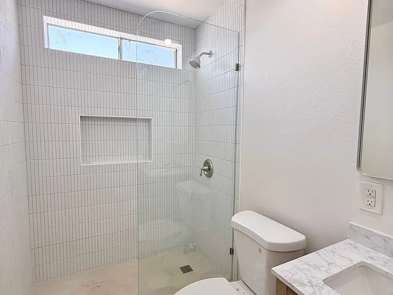 1027 Coronado Terrace — Photo 10
