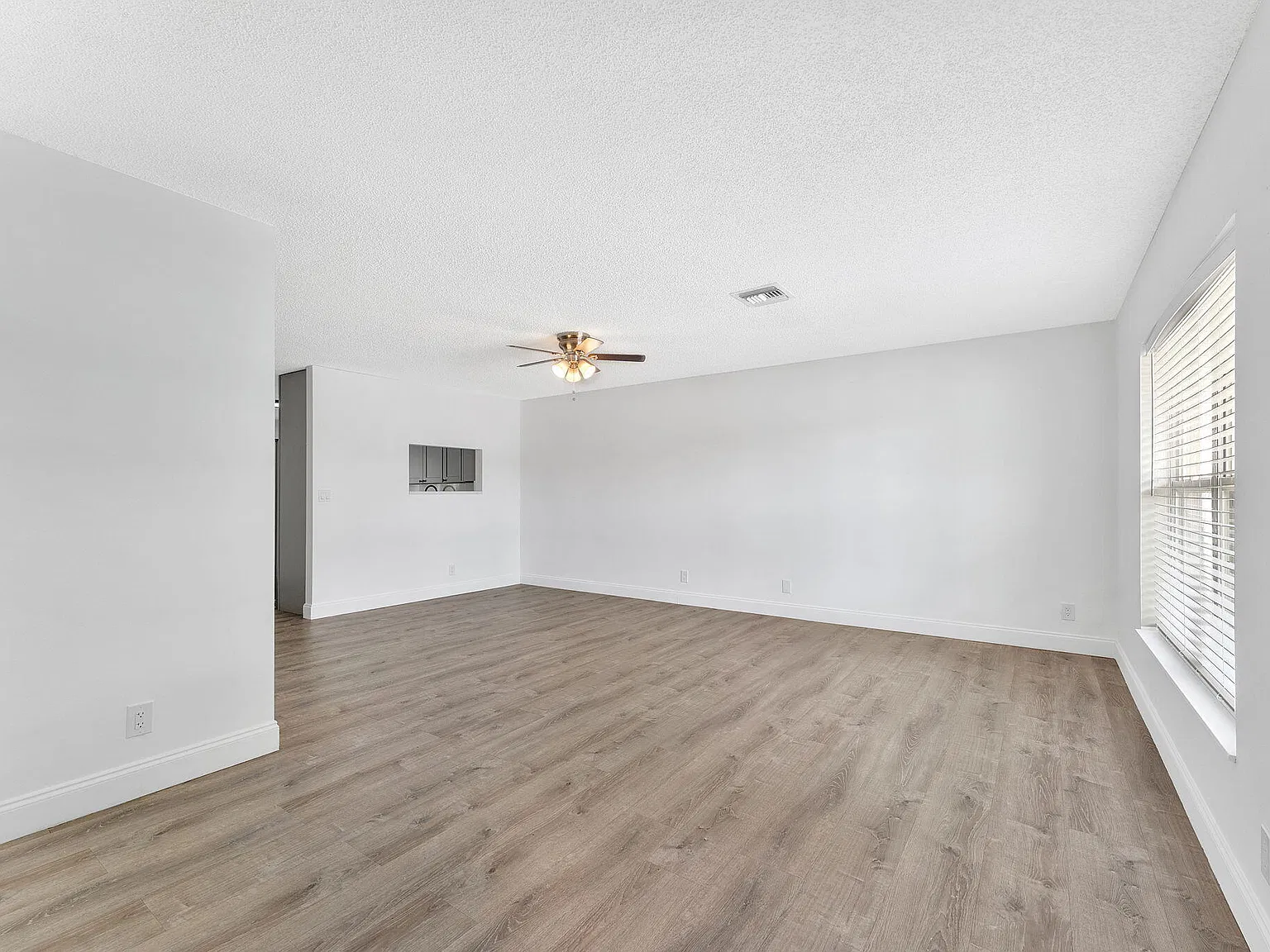 3 bed, 2.0 bath, 1436 sqft, $2,900 — Photo 2