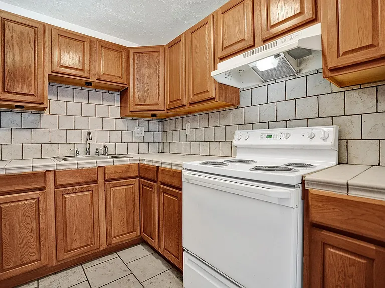 900 NE 18th Ave #1004 — Photo 6