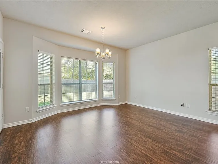 1219 Harrisonburg Ln — Photo 4