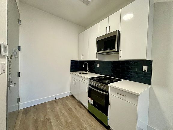 3rd image of 902 Rogers Ave #3F