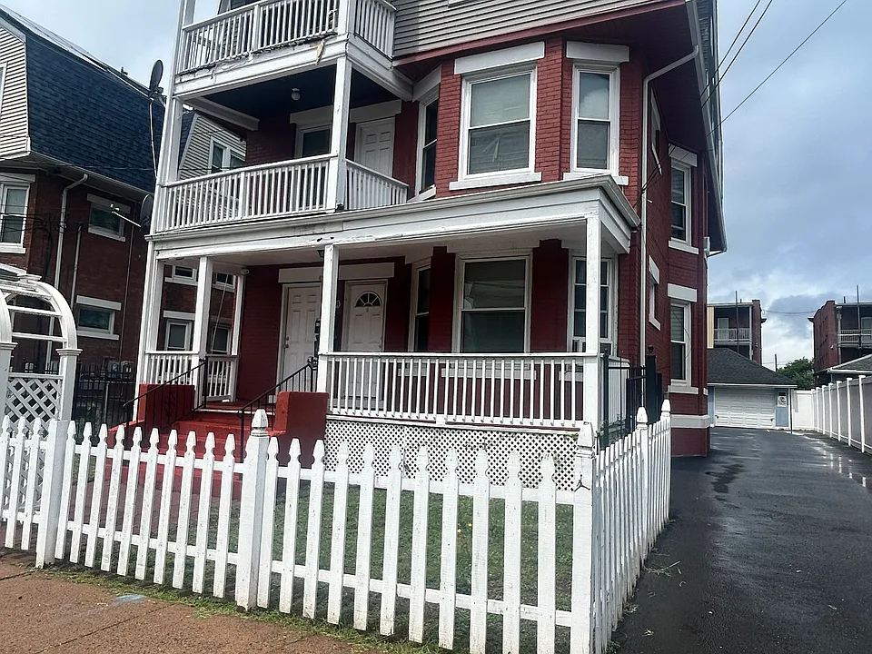 34 Barker St #1