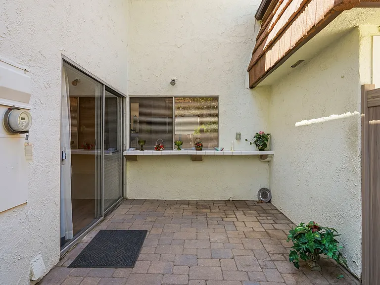 10432 Larwin Ave — Photo 23