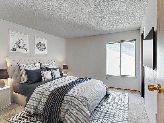 5th image of 3205 115th Ave NE #1147