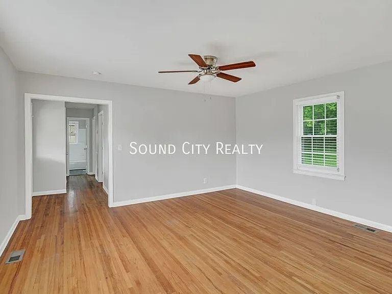 4010 Liberty St — Photo 8