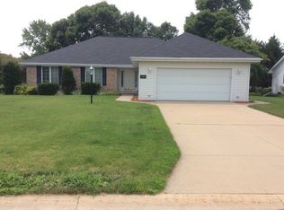 1205 W Woodstone Dr, Appleton, WI 54914