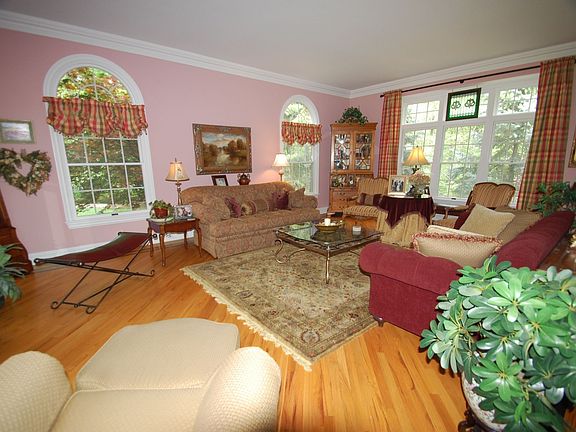 Living Room - hardwood floor w/walnut inlay