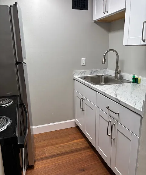 unit 511 with updated kitchen and microwave stainless appliances rents for 1195.00