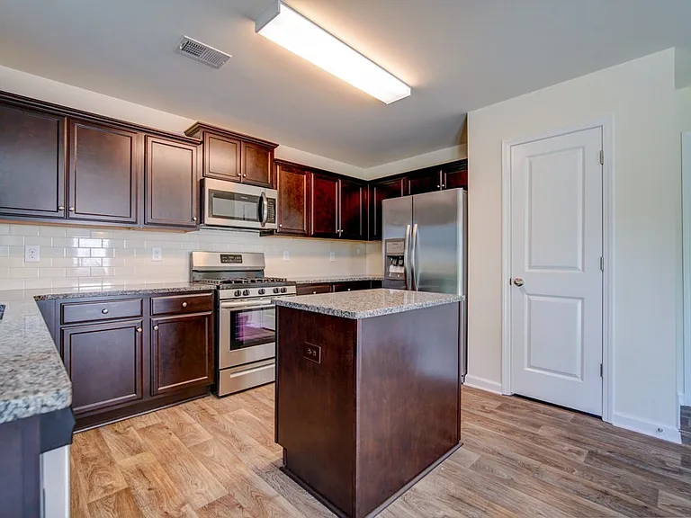 584 Craftsman Ln — Photo 13
