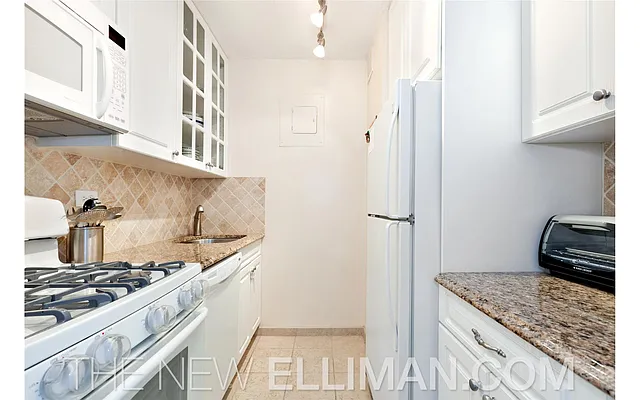 Sold by Douglas Elliman | media 25