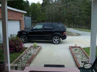 19 Lipscomb Dr, Seale, AL 36875