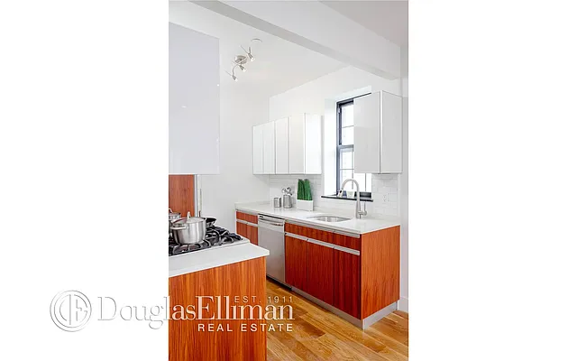 Sold by Douglas Elliman | media 22