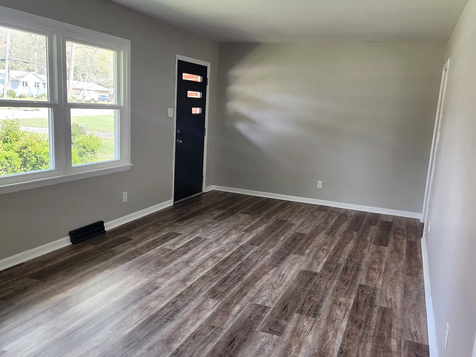 121 Saint Johns Dr — Photo 3