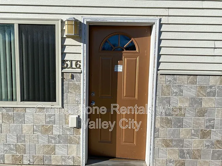 516 10th Ave SE — Photo 3