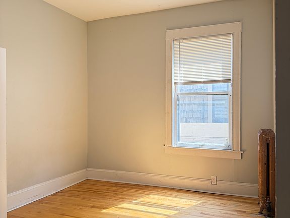 5th image of 2715 Hennepin Ave S #2