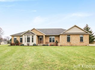 886 East St, Coopersville, MI 49404
