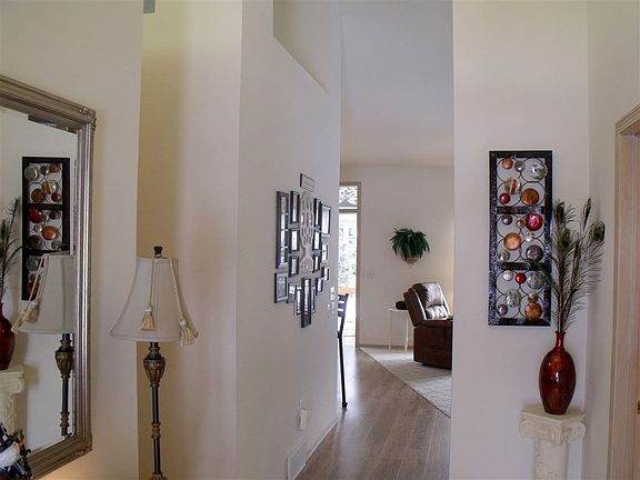Come into the spacious entrance foyer.