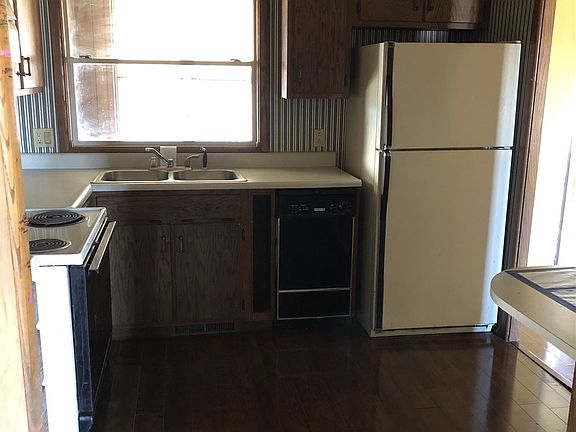 3rd image of 817 Margaret Dr
