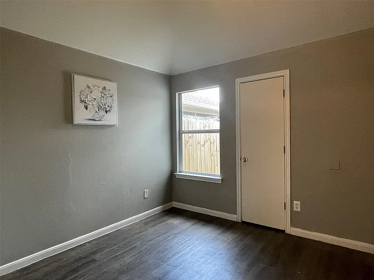 811 Forest Hillside Ln — Photo 23