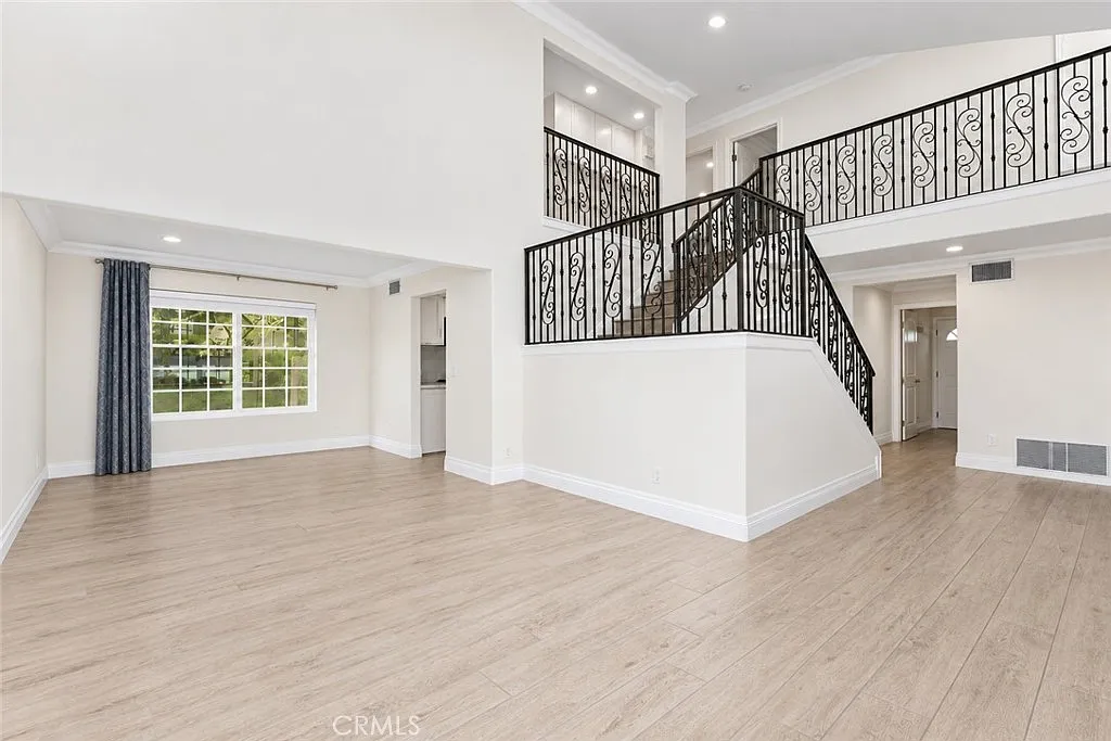4 bed, 2.5 bath, 2248 sqft, $6,300 — Photo 3