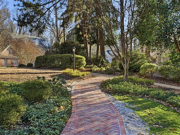 4th image of 124 Roffinghams Way