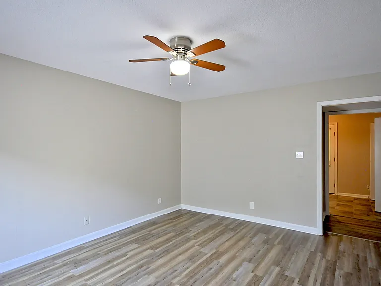 460 Martha Ln #C — Photo 6