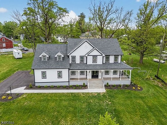 2nd image of 105 Woodfern Rd